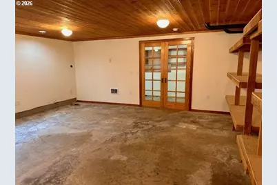 518 S Wall St, Coos Bay, OR 97420 - Photo 43