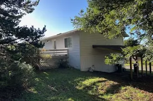 518 S Wall St, Coos Bay, OR 97420 - Photo 9