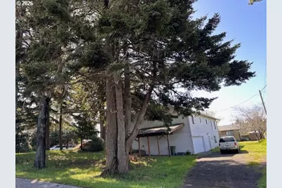 518 S Wall St, Coos Bay, OR 97420 - Photo 13