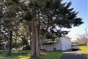 518 S Wall St, Coos Bay, OR 97420 - Photo 13
