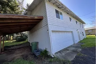 518 S Wall St, Coos Bay, OR 97420 - Photo 11