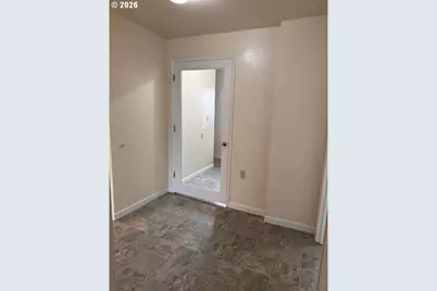 518 S Wall St, Coos Bay, OR 97420 - Photo 25