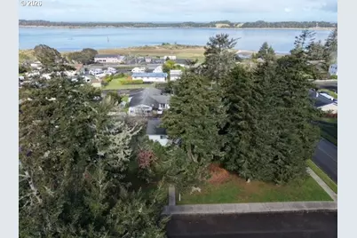 518 S Wall St, Coos Bay, OR 97420 - Photo 17