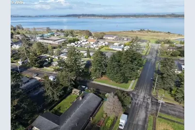 518 S Wall St, Coos Bay, OR 97420 - Photo 19