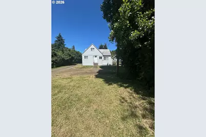 122 NE 4th St, Willamina, OR 97396 - Photo 1