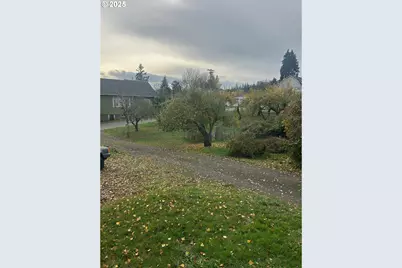 122 NE 4th St, Willamina, OR 97396 - Photo 5