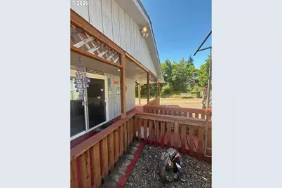 122 NE 4th St, Willamina, OR 97396 - Photo 5