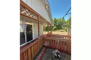 122 NE 4th St, Willamina, OR 97396 - Photo 5
