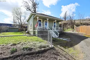 320 Deschutes St, Wasco, OR 97065 - Photo 1