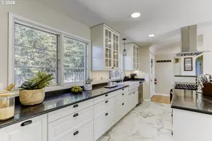 5008 SW Taylors Ferry Rd, Portland, OR 97219 - Photo 11