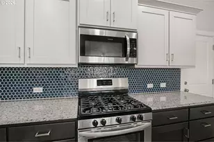 6826 SE Crimson Ln, Hillsboro, OR 97123 - Photo 9