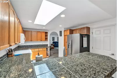 389 NW Sadie Ct, Hillsboro, OR 97124 - Photo 11