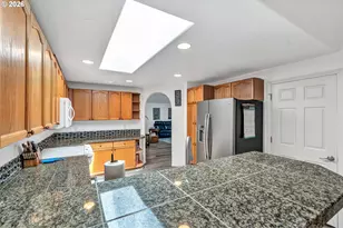 389 NW Sadie Ct, Hillsboro, OR 97124 - Photo 11