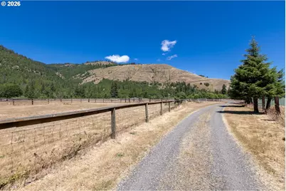 992 Highway 142, Lyle, WA 98635 - Photo 17