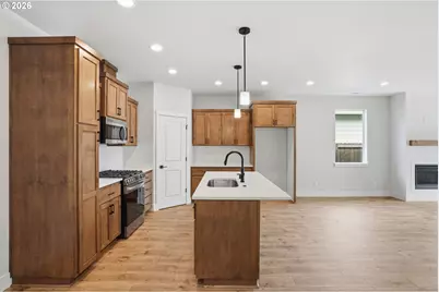 627 SE 34th St, Battle Ground, WA 98604 - Photo 5