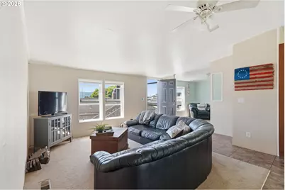 902 Acacia Ave, Garibaldi, OR 97118 - Photo 7