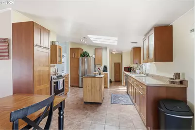 902 Acacia Ave, Garibaldi, OR 97118 - Photo 11