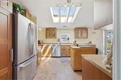 902 Acacia Ave, Garibaldi, OR 97118 - Photo 13