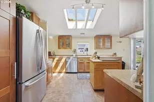 902 Acacia Ave, Garibaldi, OR 97118 - Photo 13