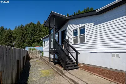 902 Acacia Ave, Garibaldi, OR 97118 - Photo 3