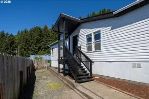 902 Acacia Ave, Garibaldi, OR 97118 - Photo 3