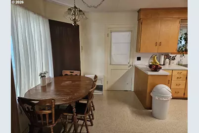 2238 Marion St, North Bend, OR 97459 - Photo 5