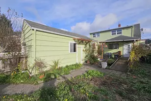 2238 Marion St, North Bend, OR 97459 - Photo 9