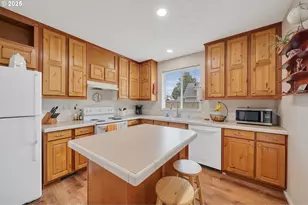 2105 9th St, Tillamook, OR 97141 - Photo 5