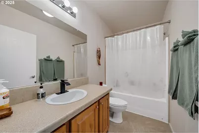 2105 9th St, Tillamook, OR 97141 - Photo 17