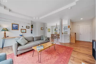 2105 9th St, Tillamook, OR 97141 - Photo 9