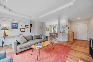 2105 9th St, Tillamook, OR 97141 - Photo 9