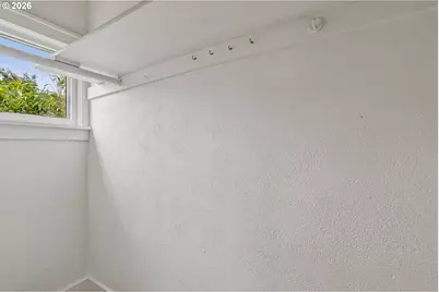 8124 SE Ash St, Portland, OR 97215 - Photo 17
