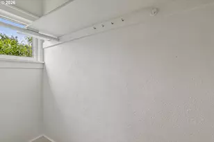 8124 SE Ash St, Portland, OR 97215 - Photo 17