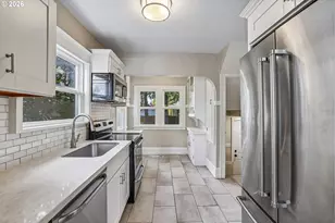8124 SE Ash St, Portland, OR 97215 - Photo 9