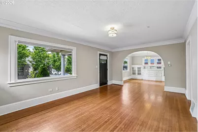 8124 SE Ash St, Portland, OR 97215 - Photo 5