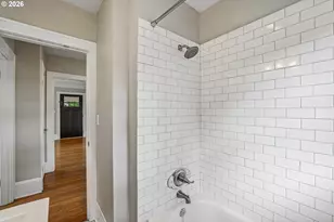 8124 SE Ash St, Portland, OR 97215 - Photo 13