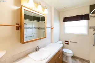 731 E 19th St, The Dalles, OR 97058 - Photo 15