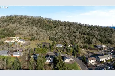 2744 NW Daysha Dr, Roseburg, OR 97471 - Photo 35