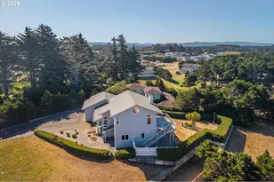 1122 Three Wood Dr, Bandon, OR 97411 - Photo 3