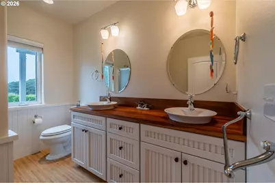 1122 Three Wood Dr, Bandon, OR 97411 - Photo 23