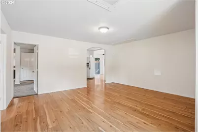 11745 SE Pine St, Portland, OR 97216 - Photo 7