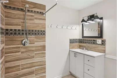 11745 SE Pine St, Portland, OR 97216 - Photo 23