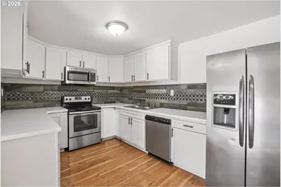 11745 SE Pine St, Portland, OR 97216 - Photo 9