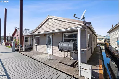 1833 N Jantzen Ave, Portland, OR 97217 - Photo 1