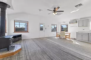 1833 N Jantzen Ave, Portland, OR 97217 - Photo 5