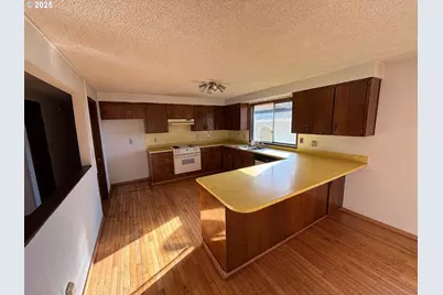 6571 Oakridge Dr, Gladstone, OR 97027 - Photo 9