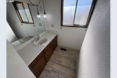 6571 Oakridge Dr, Gladstone, OR 97027 - Photo 21