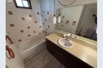 6571 Oakridge Dr, Gladstone, OR 97027 - Photo 17