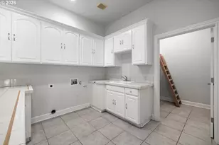 8336 NW Thompson Rd, Portland, OR 97229 - Photo 35