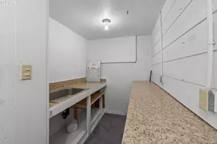 9511 NE Skidmore St, Portland, OR 97220 - Photo 23